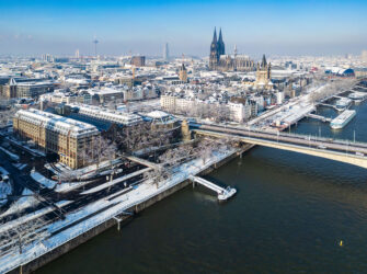 Maritim und Kölner Altstadt im Scnee