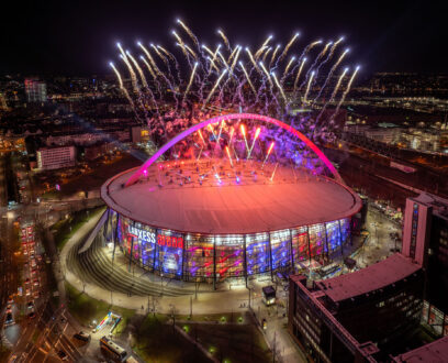 LANXESS arena mit Feuerwerk