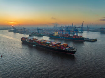 Sonnenaufgang über dem Hamburger Hafen