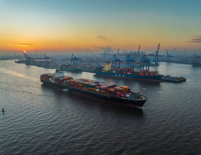 Sonnenaufgang über dem Hamburger Hafen